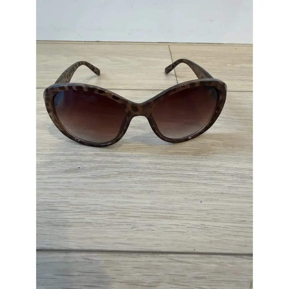 Nicole Miller product pair